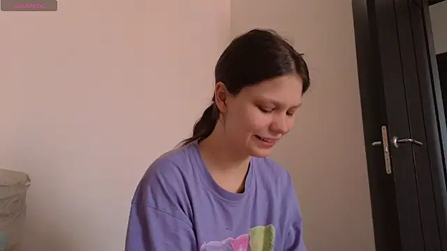 Snapshot of Lunliss chatting on February 15, 9:30 am Lunliss online show from February 15, 9:30 am