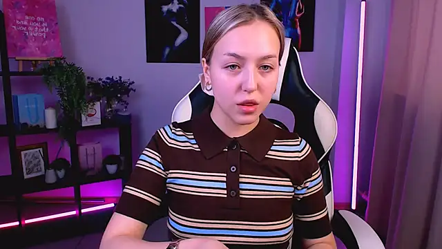 CindySparkl online show from March 6, 3:58 am