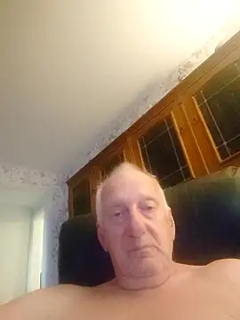 Snapshot of Solek56 chatting on May 1, 6:45 pm Solek56 online show from May 1, 6:45 pm