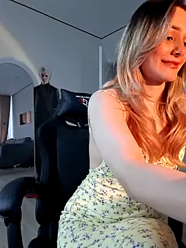 Snapshot of Chloe_Ravens chatting on May 14, 6:20 am Chloe Ravens online show from May 14, 6:20 am