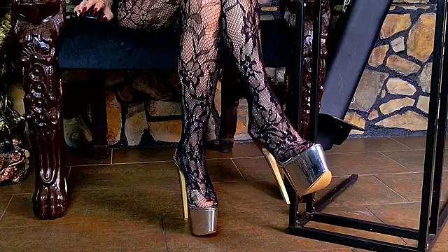 Snapshot of VanessaColby chatting on October 12, 6:18 pm VanessaColby online show from October 12, 6:18 pm