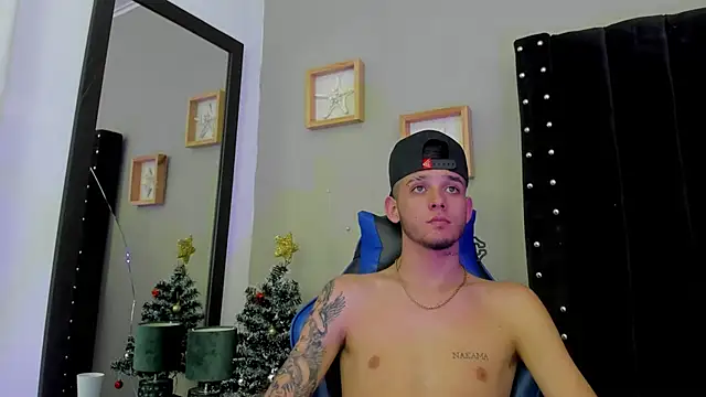 Mathewboy1 online show from December 18, 7:14 am