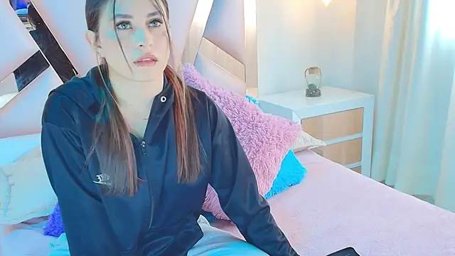 mia ailyn  online show from October 4, 1:53 pm