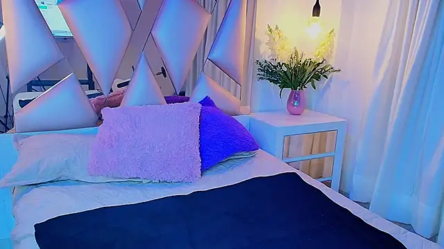 mia ailyn  online show from October 19, 5:08 am