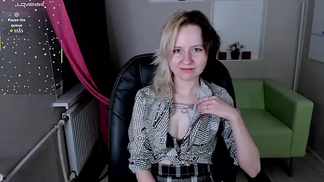 girl next doorr online show from October 23, 1:21 pm