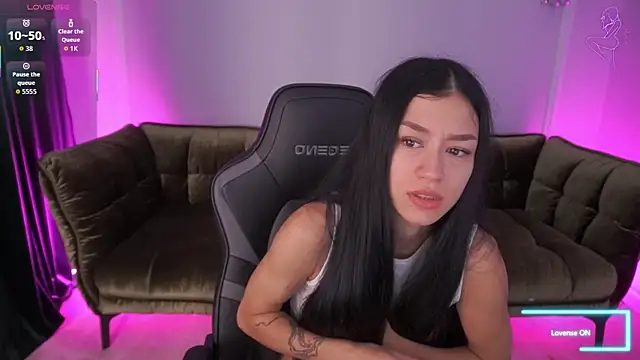 Snapshot of FataleNellie chatting on September 18, 6:04 am FataleNellie online show from September 18, 6:04 am