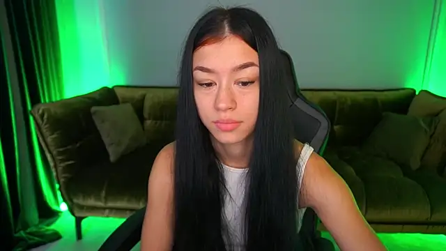 Snapshot of FataleNellie chatting on October 29, 9:49 pm FataleNellie online show from October 29, 9:49 pm