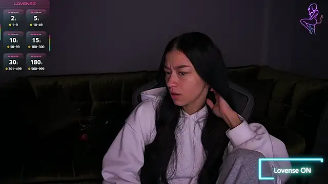 Snapshot of FataleNellie chatting on December 1, 9:42 pm FataleNellie online show from December 1, 9:42 pm