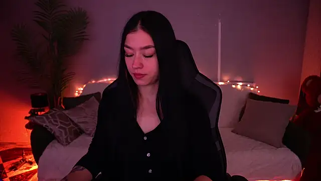 FataleNellie online show from April 6, 9:16 pm