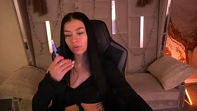 FataleNellie online show from April 13, 9:42 pm