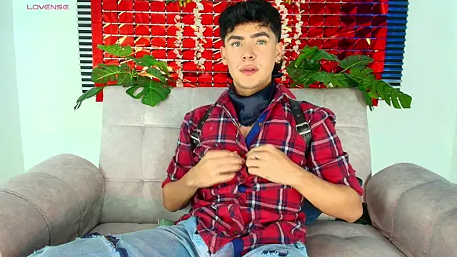 CamiiGuzmanX online show from February 12, 8:26 pm