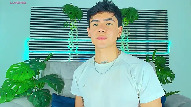 CamiiGuzmanX online show from April 20, 8:43 pm