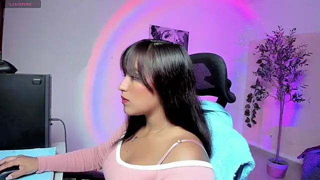 Cameroon-Diaz online show from September 11, 1:44 pm