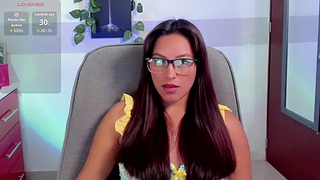 Cameroon-Diaz online show from March 21, 1:48 pm