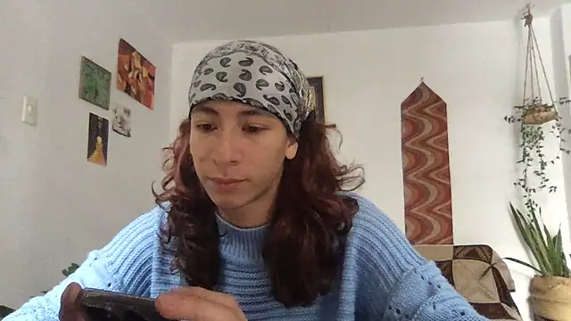 Snapshot of camille_delrey chatting on May 13, 1:30 pm camille delrey online show from May 13, 1:30 pm