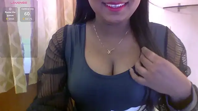Snapshot of cute_girl007 chatting on December 3, 6:43 am cute girl007 online show from December 3, 6:43 am