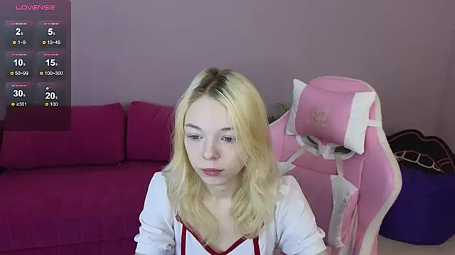 MillaHolt online show from December 14, 9:14 am