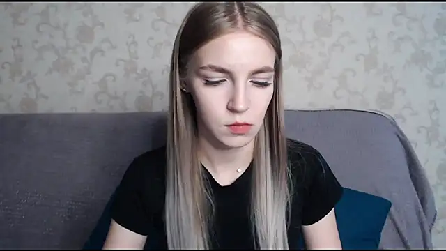 HitGyrl online show from November 29, 8:17 am