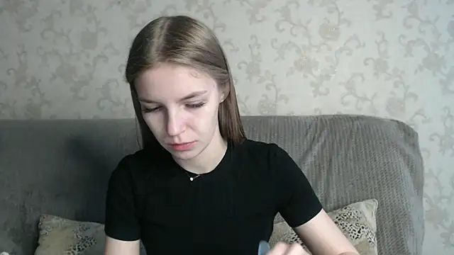 HitGyrl online show from April 23, 1:18 am