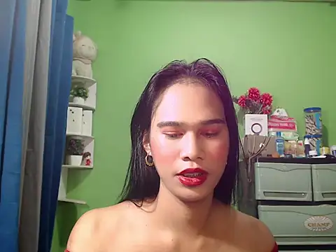 Snapshot of urseductivebarbie_xx chatting on April 29, 12:20 pm urseductivebarbie xx online show from April 29, 12:20 pm