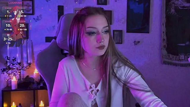 Snapshot of LiliLuna chatting on July 7, 10:25 pm LiliLuna online show from July 7, 10:25 pm