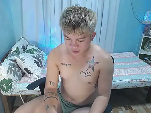 Snapshot of Fuckboii_intown chatting on October 3, 9:28 am Fuckboii intown online show from October 3, 9:28 am