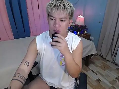 Snapshot of Fuckboii_intown chatting on July 4, 4:40 am Fuckboii intown online show from July 4, 4:40 am