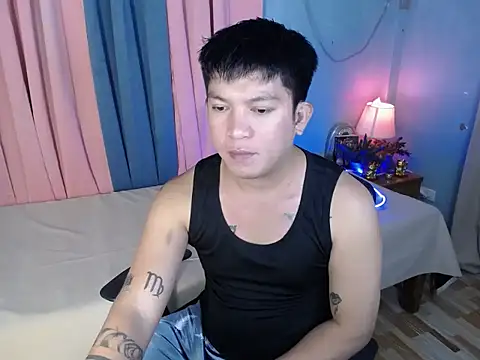 Snapshot of Fuckboii_intown chatting on July 6, 10:12 am Fuckboii intown online show from July 6, 10:12 am