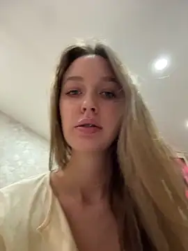 ElliRose online show from November 26, 7:42 am