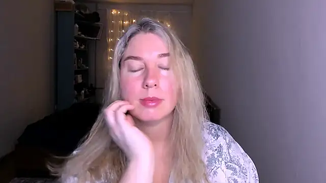 NancySanders online show from April 18, 8:31 pm