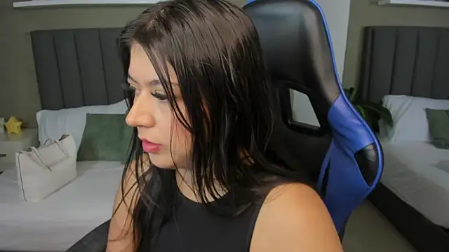 Snapshot of anagil_ chatting on July 13, 2:31 pm anagil online show from July 13, 2:31 pm