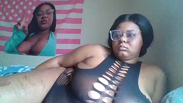 TharealBunn online show from April 10, 6:12 pm