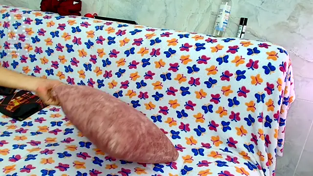 Luna logan online show from December 15, 4:06 am