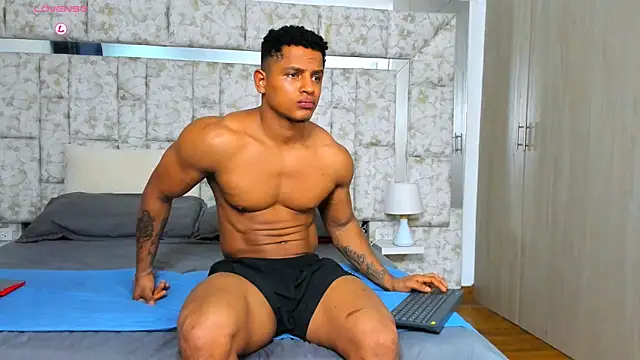 markustheroy333 online show from December 16, 10:48 pm