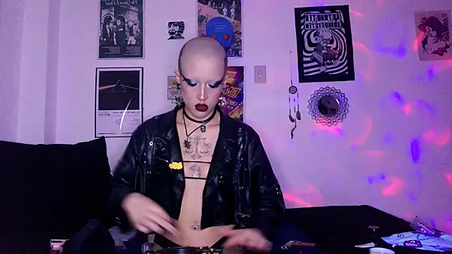 plutonbluemooon333 online show from October 29, 12:02 am