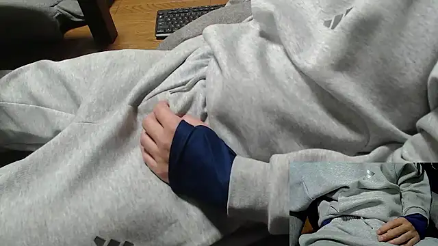 Snapshot of Yasu2000 chatting on November 23, 2:00 am Yasu2000 online show from November 23, 2:00 am