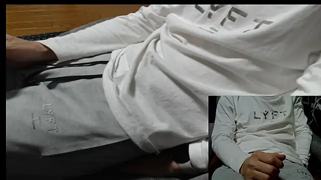 Snapshot of Yasu2000 chatting on June 6, 11:59 am Yasu2000 online show from June 6, 11:59 am