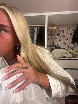 EllieMaeBaby online show from April 14, 4:13 pm