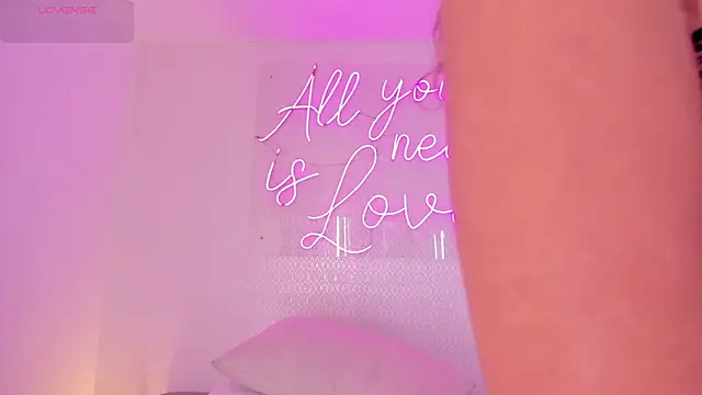 aleksandramiller  online show from November 12, 12:38 pm