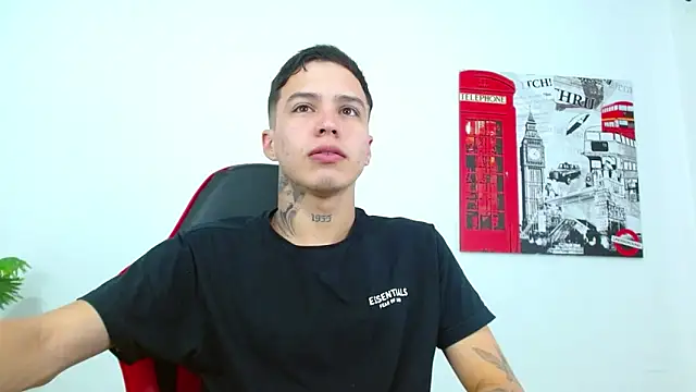 Cumandres18 online show from February 18, 2:57 pm