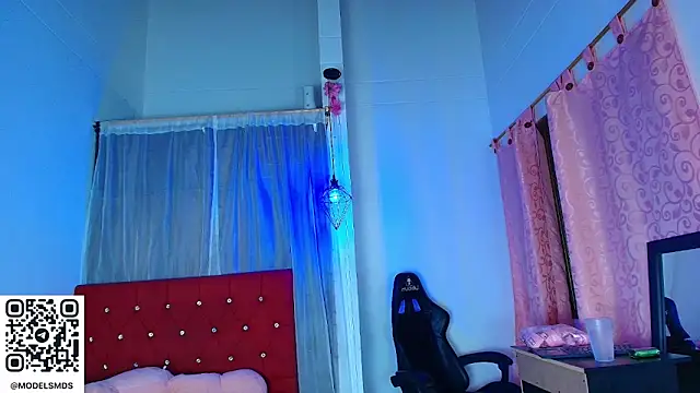 Snapshot of catalina_santana20 chatting on November 23, 2:33 am catalina santana20 online show from November 23, 2:33 am