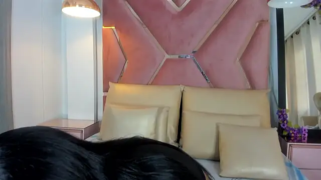 YallianaBrooks online show from February 2, 8:18 pm