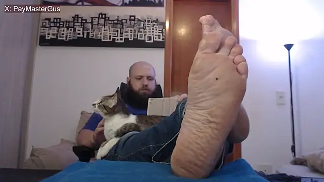 Snapshot of PayMasterGus chatting on October 4, 2:31 am PayMasterGus online show from October 4, 2:31 am