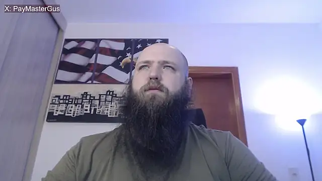 Snapshot of PayMasterGus chatting on October 27, 3:54 am PayMasterGus online show from October 27, 3:54 am