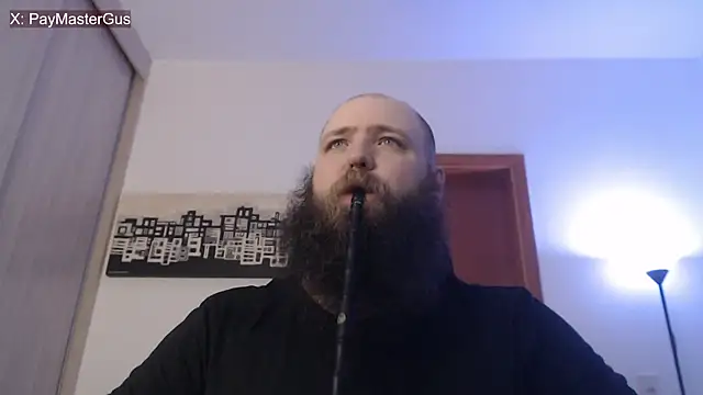 Snapshot of PayMasterGus chatting on October 31, 3:40 am PayMasterGus online show from October 31, 3:40 am