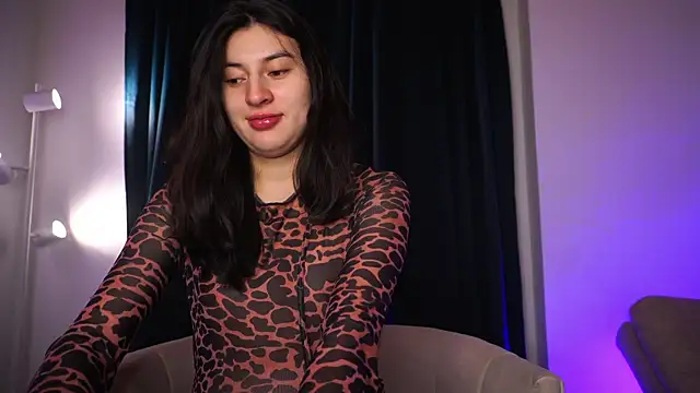 Auralea online show from December 5, 4:10 am