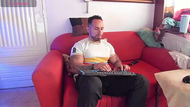 Snapshot of mason_fit chatting on July 8, 3:38 pm mason fit online show from July 8, 3:38 pm