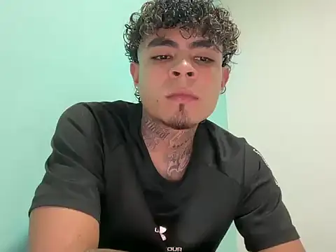 Snapshot of freyva chatting on April 3, 12:19 am freyva online show from April 3, 12:19 am