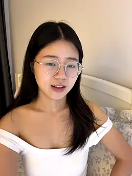 Snapshot of Ella-A9 chatting on October 1, 1:39 pm Ella-A9 online show from October 1, 1:39 pm