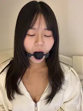 Snapshot of Ella-A9 chatting on October 12, 3:22 pm Ella-A9 online show from October 12, 3:22 pm